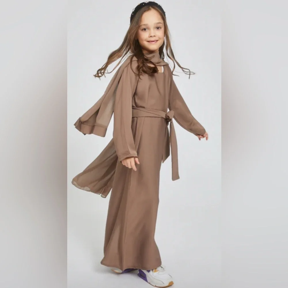 NWT [Azrah] Plain Closed Abay in Coffee w/ Scarf & Tie Juniors Girls 50” 11/12